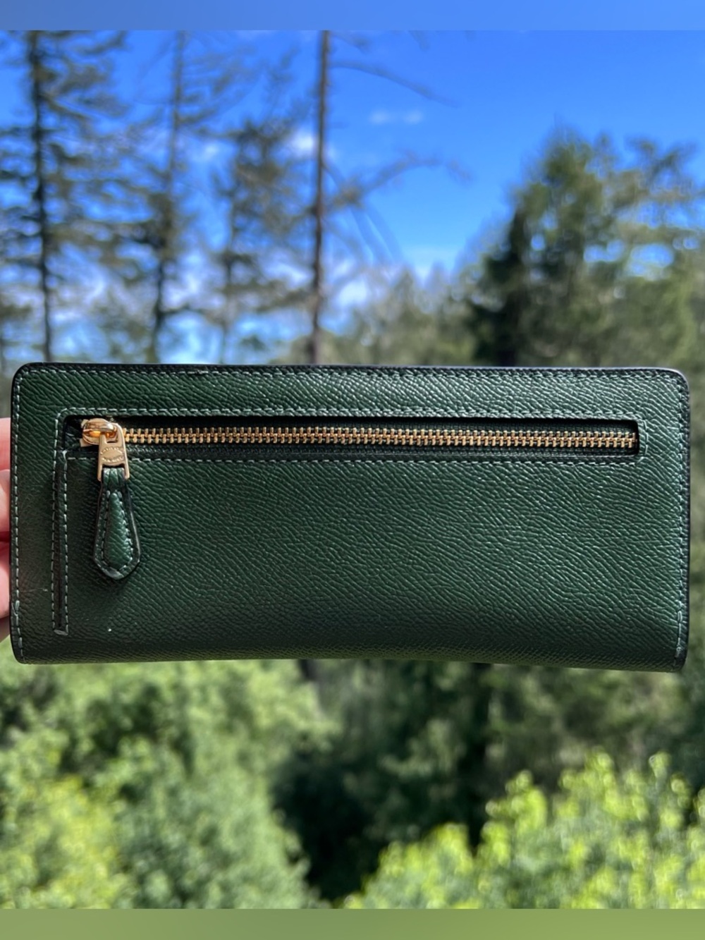 COACH Slim Bifold Wallet GREEN
Crossgrain Leather with Gold Hardware AUTHENTIC - Picture 2 of 7